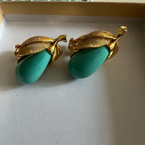 Vintage Pend Clip on Earrings / Pear Shape -Turquoise and Gold Tone! - Picture 14 of 16